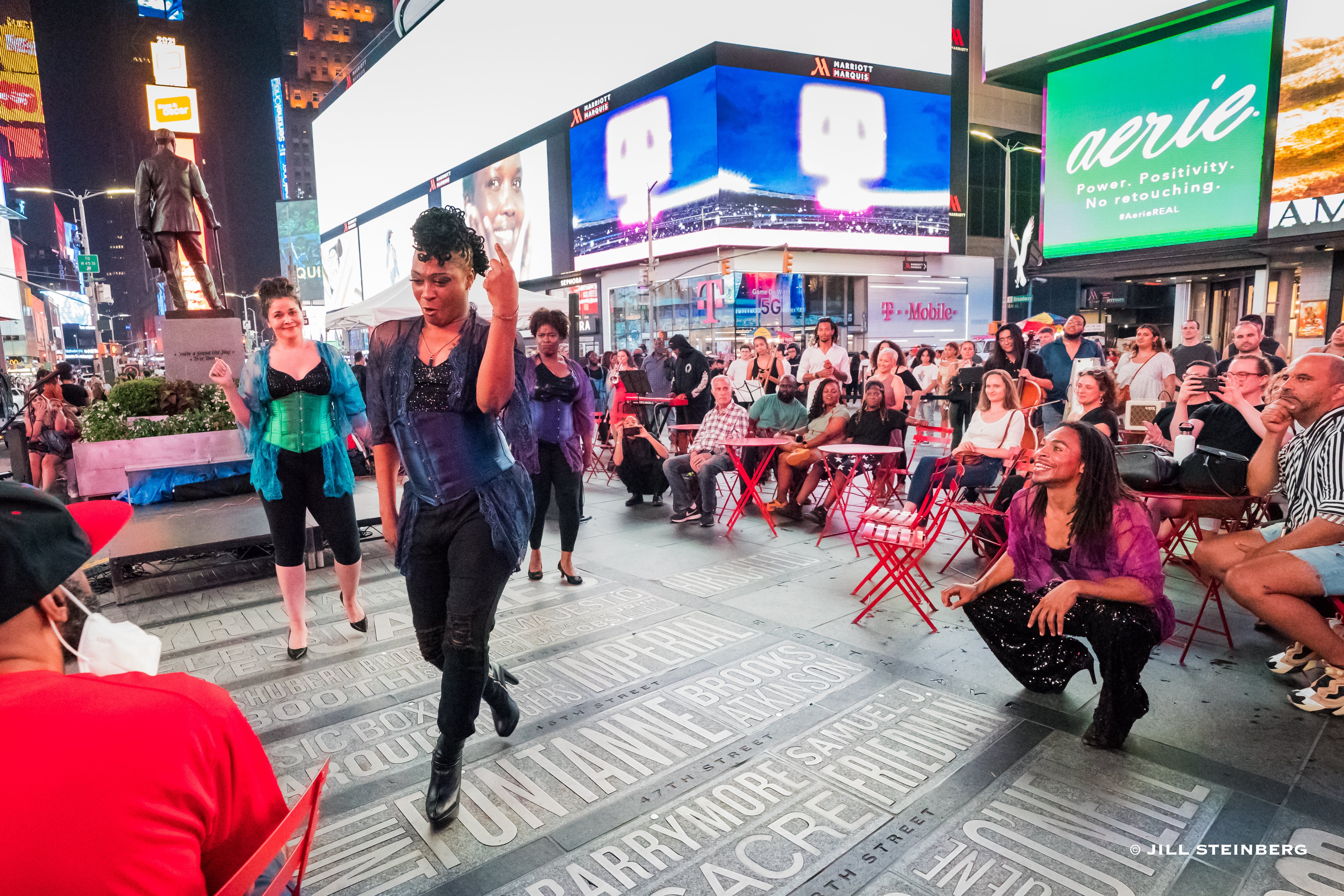 Free Your Mind-Midnight Train to Georgia in Times Square _0903_-1