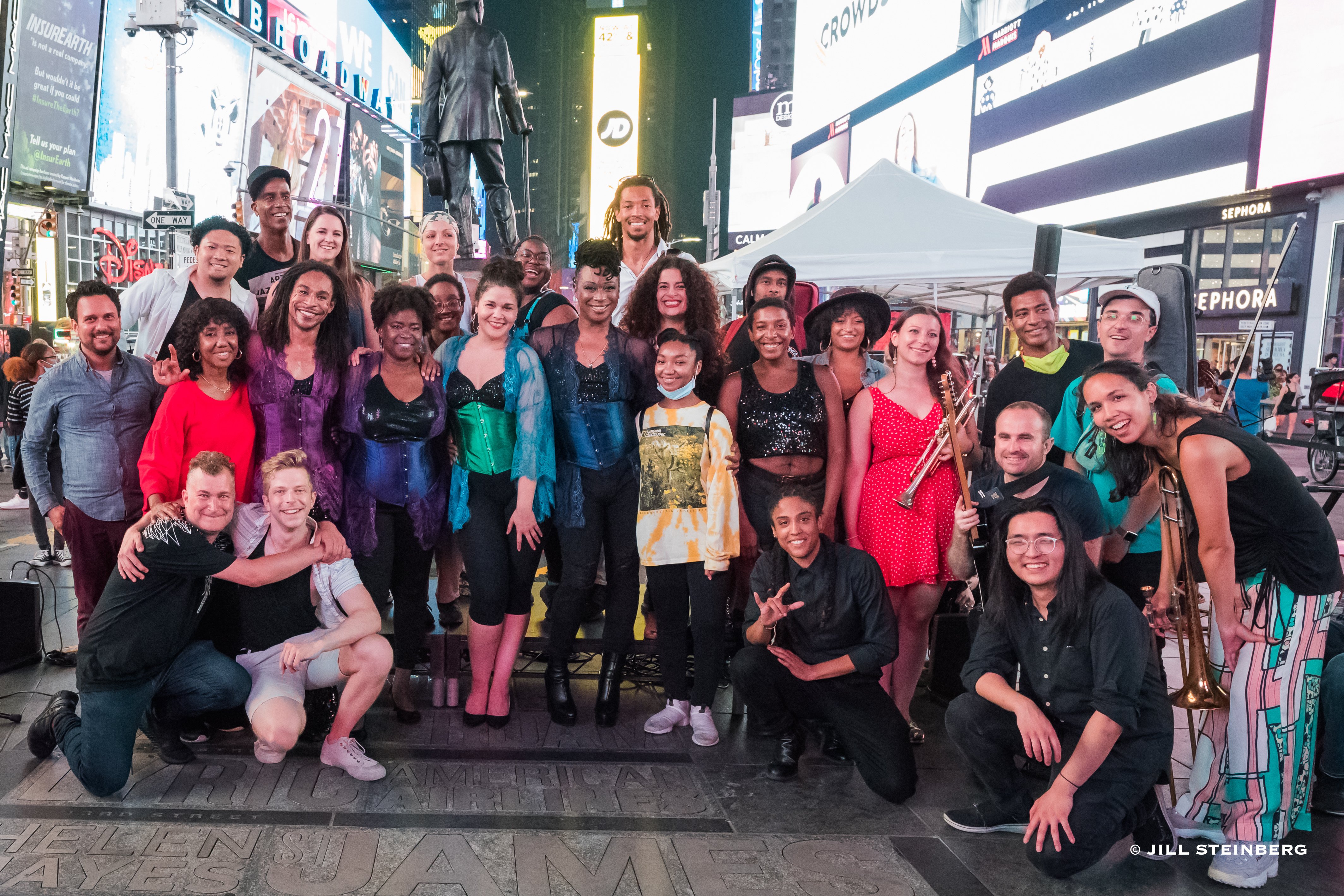 Free Your Mind-Midnight Train to Georgia in Times Square _1077_-1
