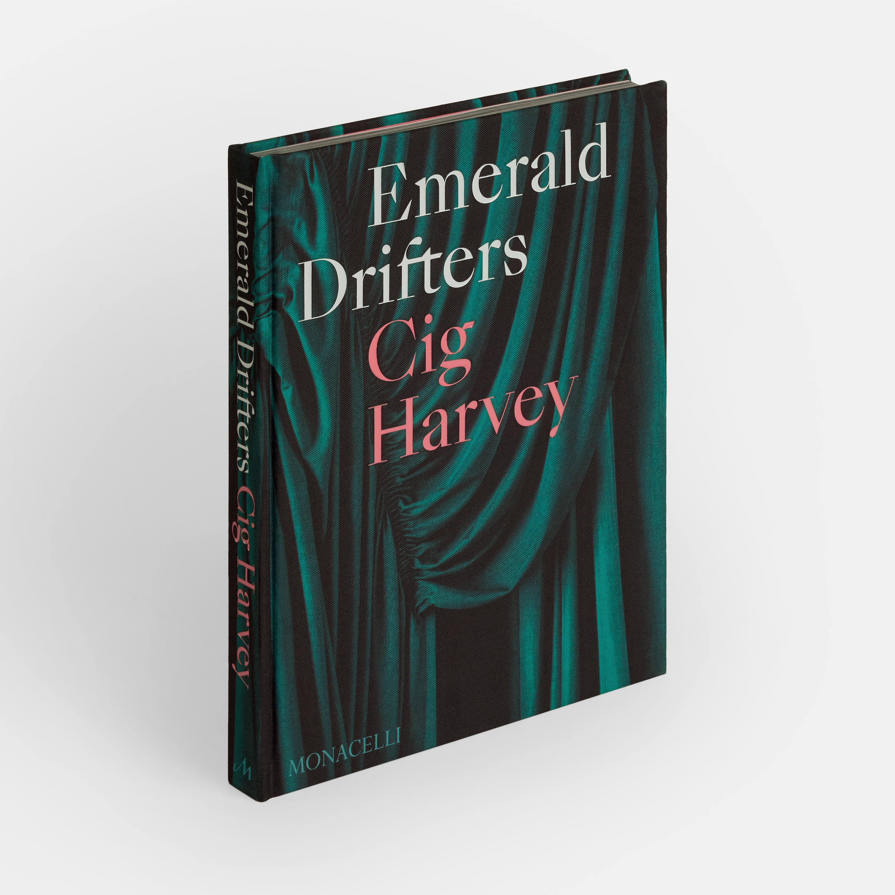 emerald-drifters-ae-3687-standing-front-3000